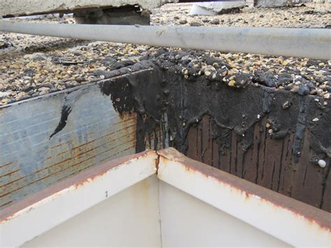 Pictures: Telltale Signs of a Coal Tar Pitch Roof • Roof Online