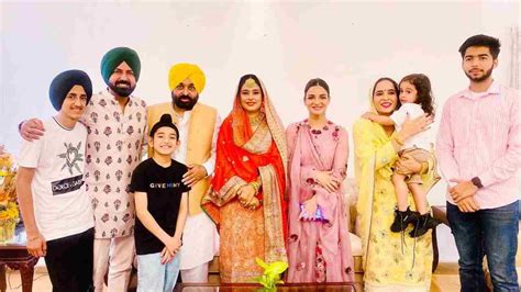 In Pictures: Gippy Grewal meets Punjab CM Bhagwant Maan with his entire family | Entertainment ...