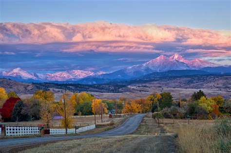 Longs Peak Sunrise On A Fall Morning Stock Photo - Download Image Now - iStock