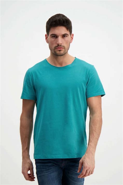 RICH BASIC T-SHIRT Toilet, Rich, Basic, Mens Fashion, Reference ...