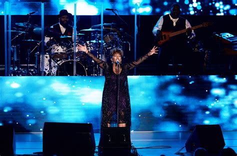 Anita Baker Live Review: Singer Wows Los Angeles in Sold-Out Stand at Greek Theatre | Billboard ...