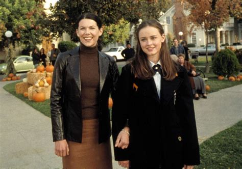 Gilmore Girls Thanksgiving Marathon Returning to TV