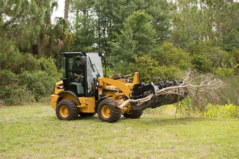 Cat® 903D Compact Wheel Loader delivers increased performance | Cat | Caterpillar