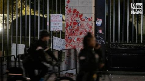 White House gates left defaced by graffiti from pro-Palestinian ...