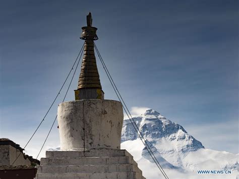 View of Mount Qomolangma