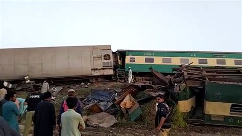 Train Crash in Pakistan Kills Dozens - The New York Times