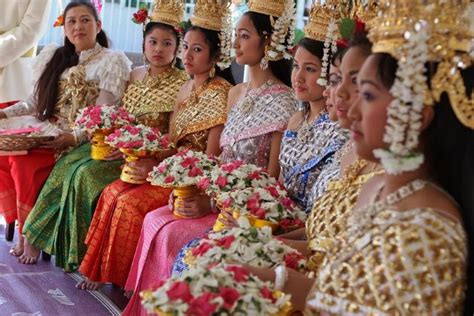 Cambodian Traditional Dress, Clothing & Costumes