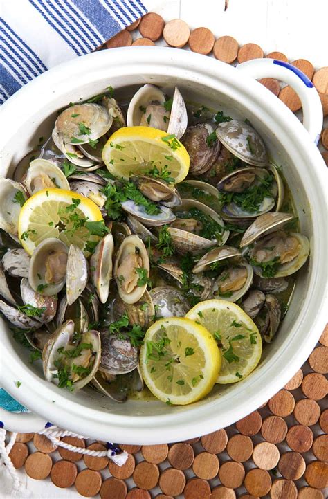 Steamed Clams with Garlic Butter Sauce - The Suburban Soapbox