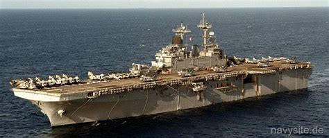 USS Boxer (LHD 4)