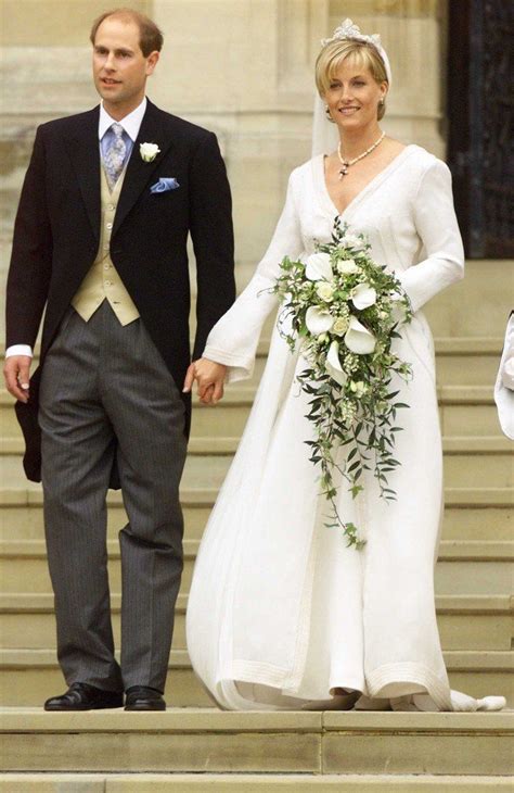 125 best SOPHIE'S GOWNS images on Pinterest | British royals, Prince edward and British royal ...