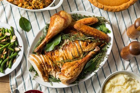 Homemade Thanksgiving Cut Up Turkey Platter Stock Image - Image of homemade, november: 163427239