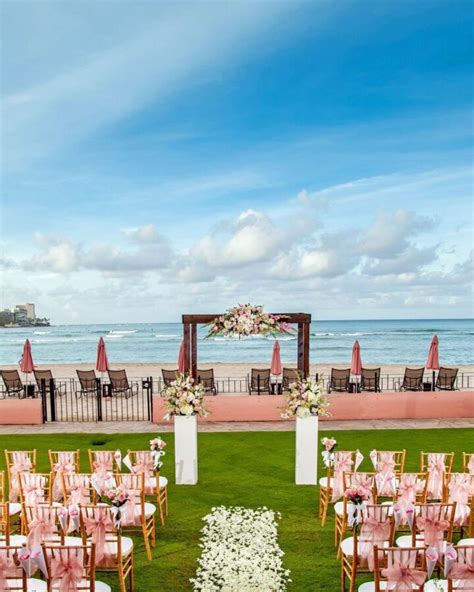 Hawaii Destination Wedding | Royal Hawaiian Resort