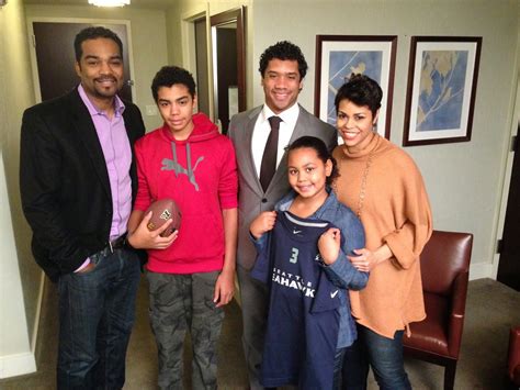 Hampton University News: HU Professor Interviews Nephew & Super Bowl Player Russell Wilson