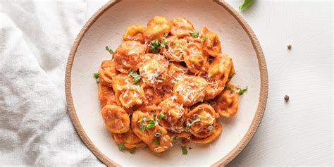 Tortellini with Creamy Tomato Sauce (One Pan, 15 Minutes) - Nourish and Fete