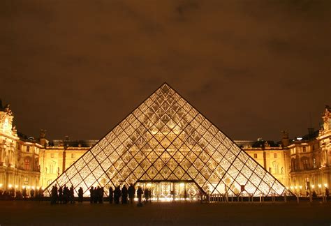 Gallery of AD Classics: Le Grand Louvre / I.M. Pei - 11 in 2020 | Pyramids, Architecture ...