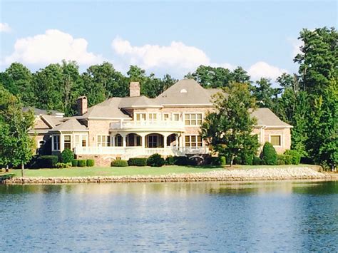 Lakefront luxury. #LakeMurray #LakeHouse #SouthCarolina | South ...