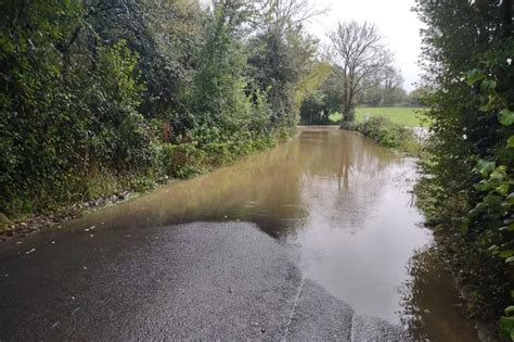 Somerset floods: Drivers warned to avoid 'impassable' roads - Somerset Live