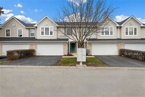 1334 HARVEST DR, Crest Hill, IL 60403 Townhouse For Sale | MLS ...