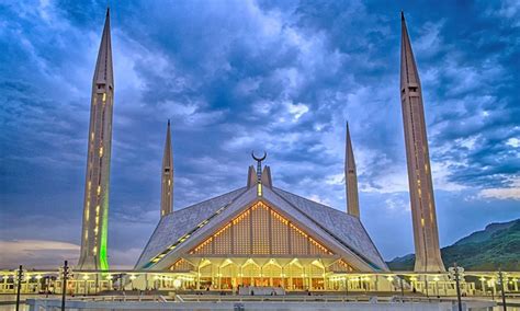 Faisal Mosque Reduced to Picnic Spot by Tourists! - Brandsynario