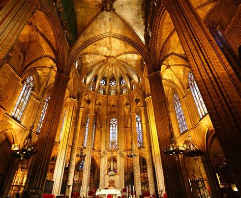 Tour inside the Royal Alcazar + Cathedral & Giralda