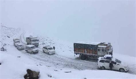 20 rescued from Rohtang pass after heavy snowfall