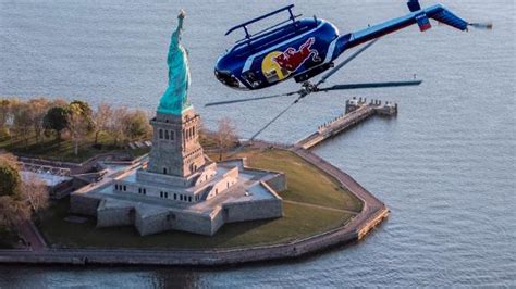 Helicopter does amazing tricks over Statue of Liberty