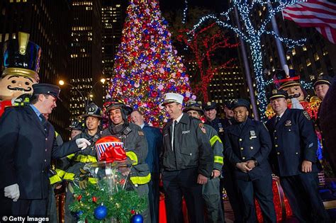 Replacement Fox News Christmas tree is relit after homeless man torched ...