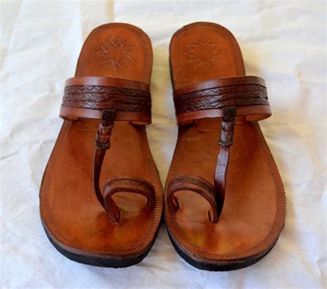 Pin by Kelsey Keene on For Me? | Indian sandals, Leather sandals handmade, Leather sandals