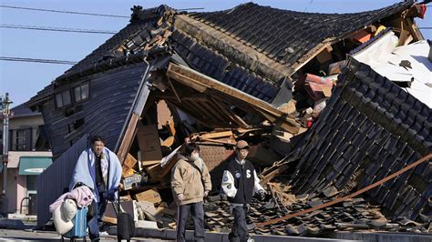 Japan earthquake: Passenger plane crashes in flames in Tokyo after colliding with aid aircraft ...