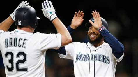 Seattle Mariners set record with home run in 15 games to start 2019