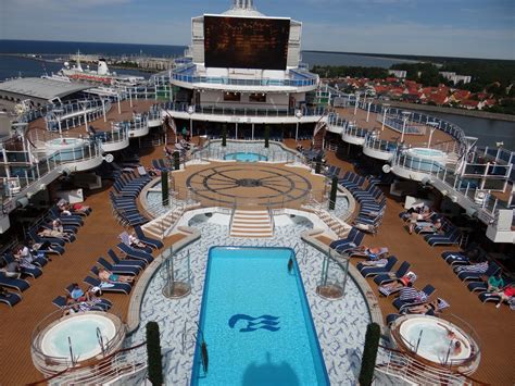 Royal Princess - Outdoor Decks and Exteriors