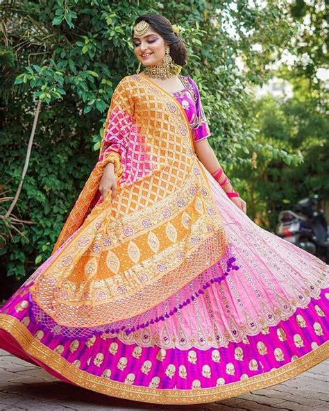 Stunning Gujarati Brides And Their Traditional Sarees in 2021 ...