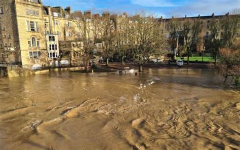 Nottinghamshire residents face 'pure hell' as homes cut off in floods