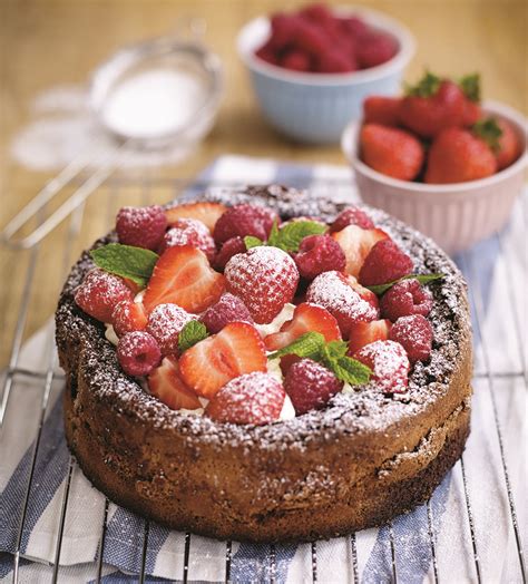 Gluten-free chocolate cake with berries - Recipes - Gluten-Free Heaven