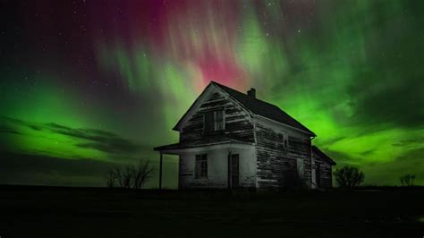 Stunning northern lights from intense solar storms thrill stargazers ...