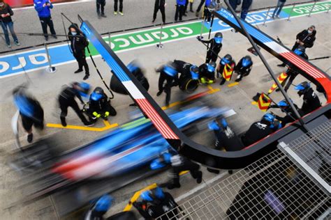 F1 pit crew: what each member does during a Formula 1 pit stop