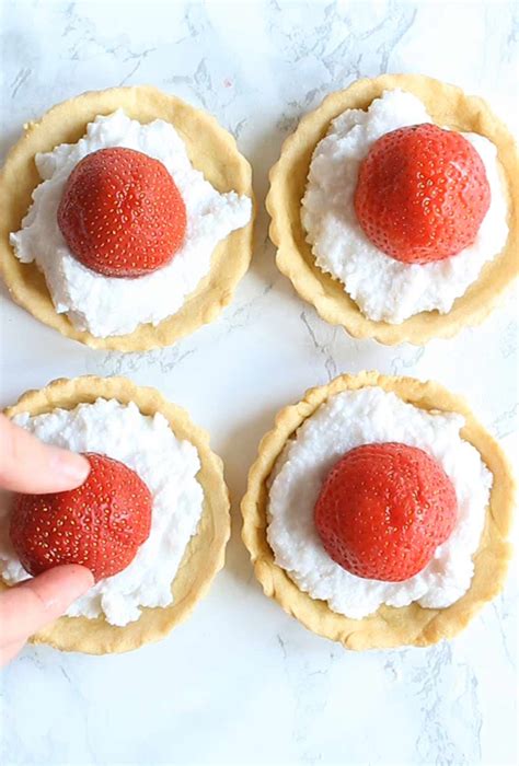 Mini Strawberry Tarts - BakedbyClo | Vegan Dessert Blog