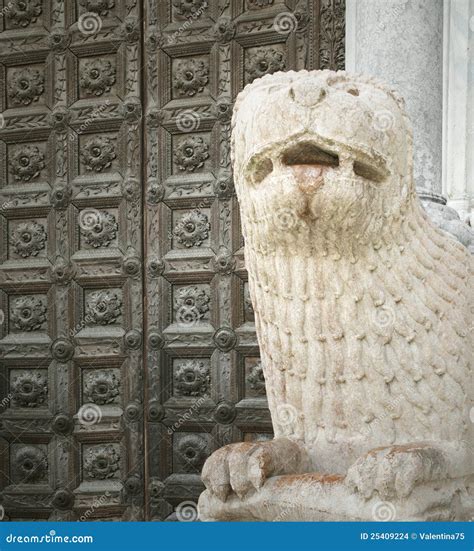 Medieval Lion Sculpture Stock Images - Image: 25409224