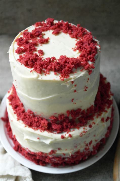 red velvet cake with white chocolate cream cheese frosting