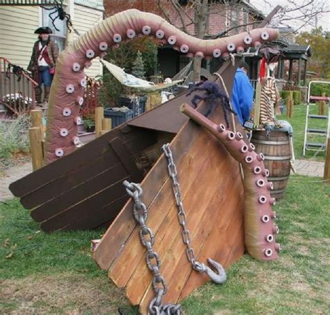 Halloween Pirate ship build | Pirate halloween decorations, Pirate ...