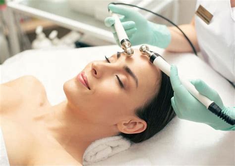 What Is Microcurrent Therapy And Is It For You? - Skin Perception