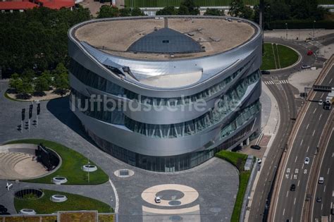 Luftbild Stuttgart - Museums- Gebäude- Ensemble Mercedes-Benz Museum in Untertürkheim in ...