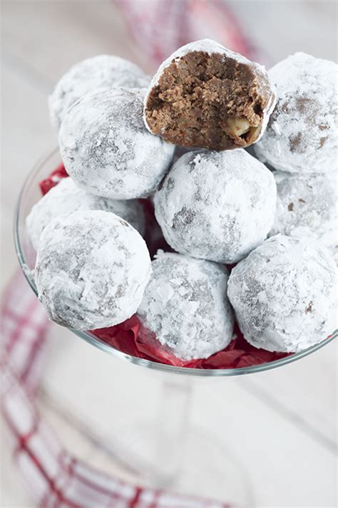 Easy Christmas Rum Balls | Wishes and Dishes