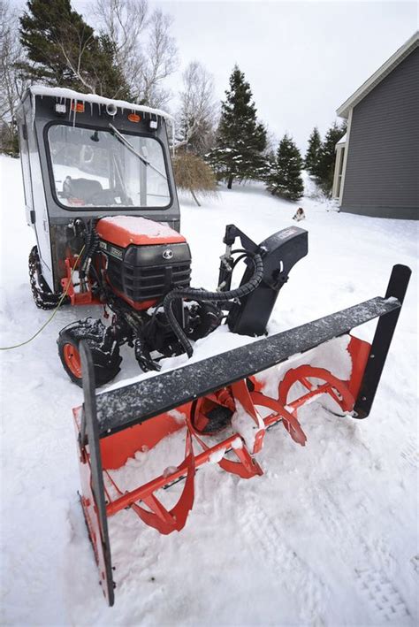 Kubota BX2200: Specs, Engine, Transmission, Dimensions