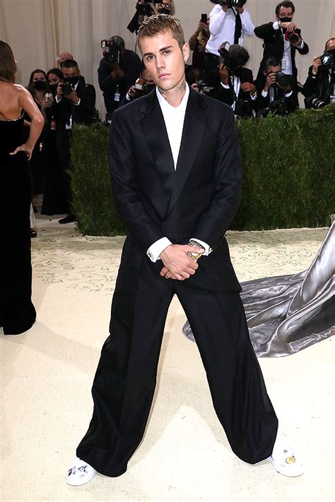 Justin Bieber Performs At 2021 Met Gala: He Even Busts Out ‘Baby’ – Hollywood Life