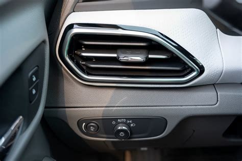 2022 Chevrolet Bolt EUV: 43 Interior Photos | U.S. News