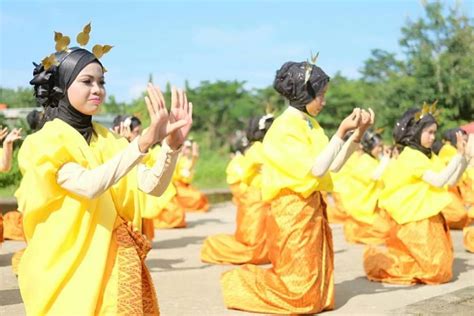 14 Tari Tradisional Khas Sulawesi Selatan Dilengkapi Penjelasan – Blog Mamikos