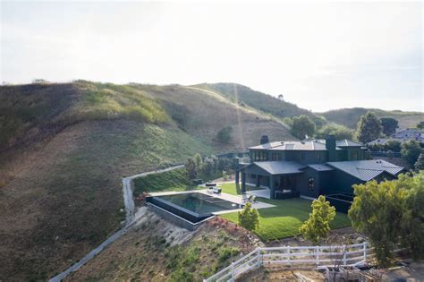 Striking Contemporary Home in Hidden Hills Sells for $10.8M (PHOTOS) - Pricey Pads