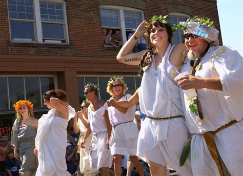 40 years after 'Animal House,' Cottage Grove wants to host the world's largest toga party ...