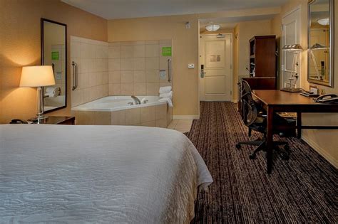 MISSOURI JACUZZI HOTELS: Kansas City + St Louis Hot Tub Suites